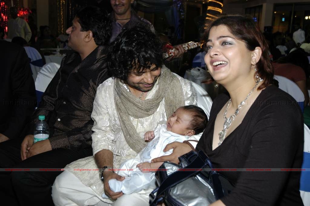 Kailash Kher's wedding anniversary bash Event hd photo
