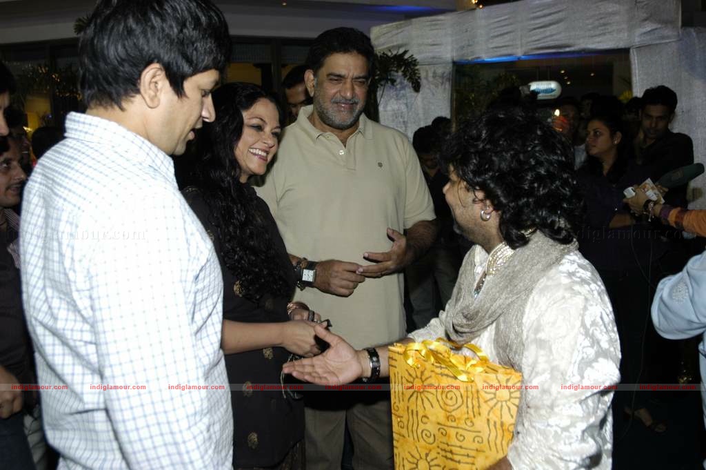 Kailash Kher's wedding anniversary bash Event hd photo