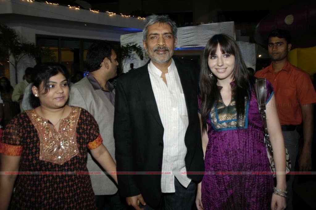 Kailash Kher's wedding anniversary bash Event hd photo