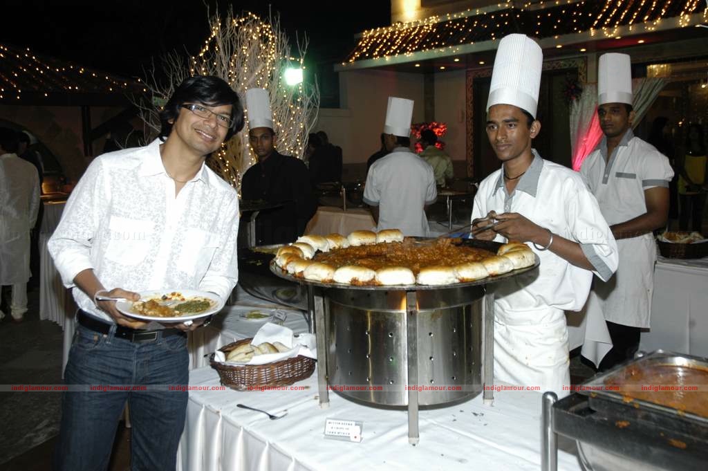 Kailash Kher's wedding anniversary bash Event hd photo