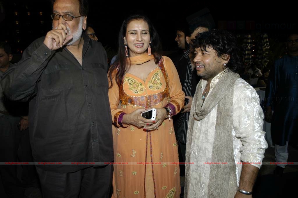 Kailash Kher's wedding anniversary bash Event hd photo