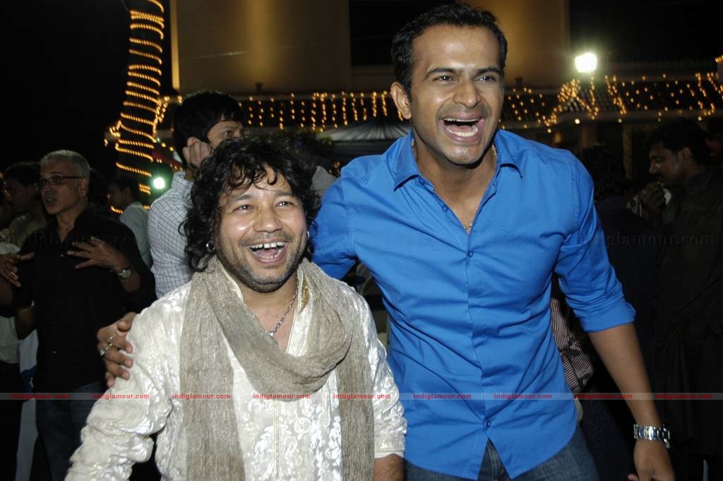 Kailash Kher's wedding anniversary bash Event hd photo