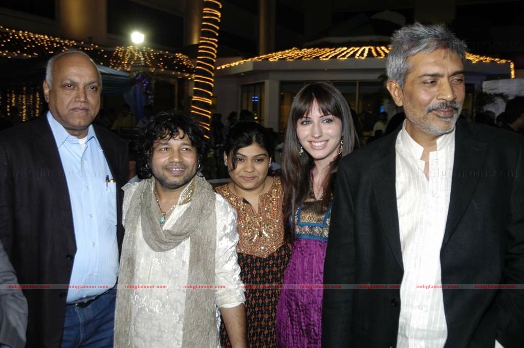 Kailash Kher's wedding anniversary bash Event hd photo