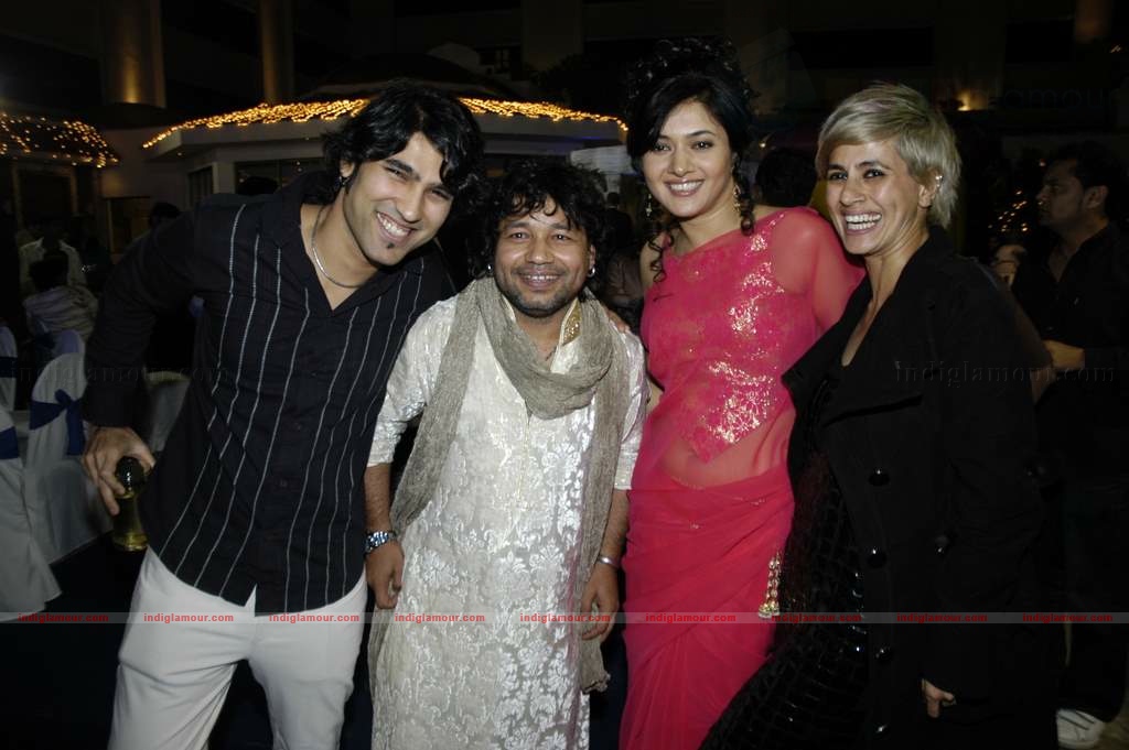 Kailash Kher's wedding anniversary bash Event hd photo