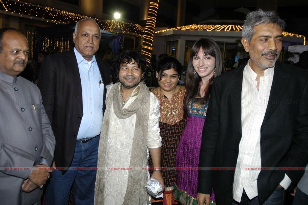 Kailash Kher's wedding anniversary bash Event hd photo