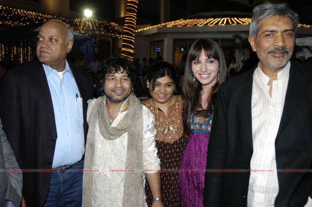 Kailash Kher's wedding anniversary bash Event hd photo
