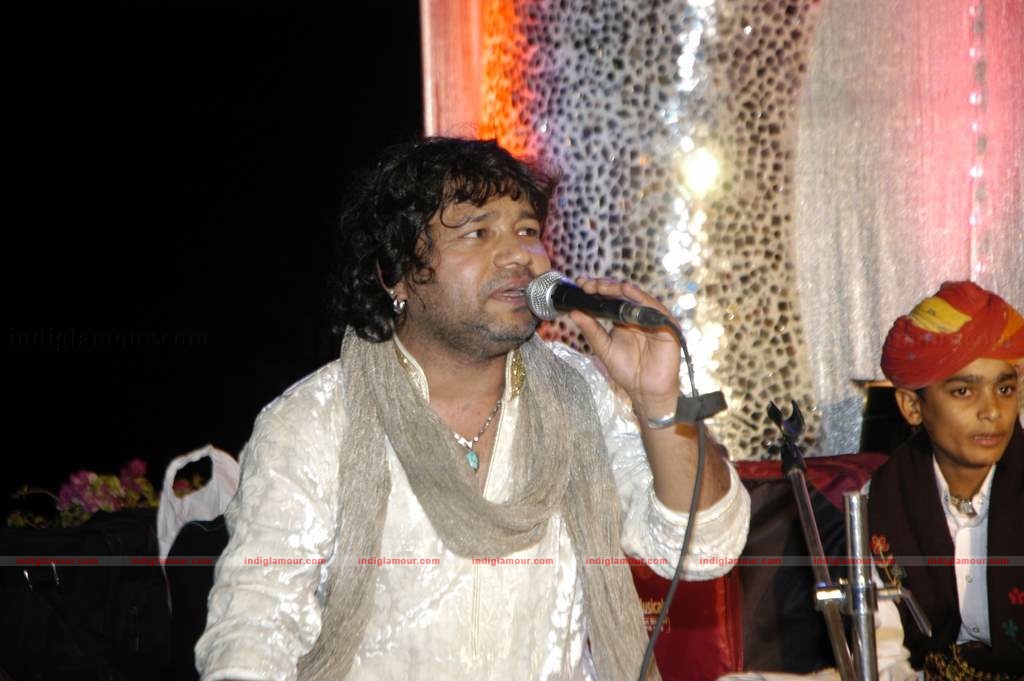 Kailash Kher's wedding anniversary bash Event hd photo
