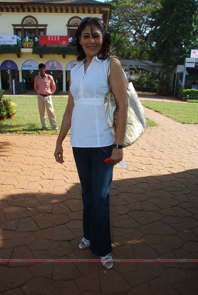 Genelia, Rhea Kapoor (sonia's sis) and Soniya Mehra at Elle Race Event hd photo