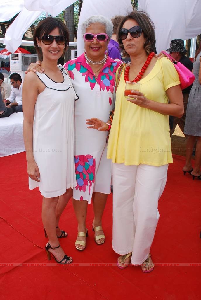 Genelia, Rhea Kapoor (sonia's sis) and Soniya Mehra at Elle Race Event hd photo