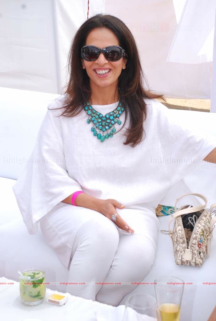 Genelia, Rhea Kapoor (sonia's sis) and Soniya Mehra at Elle Race Event hd photo