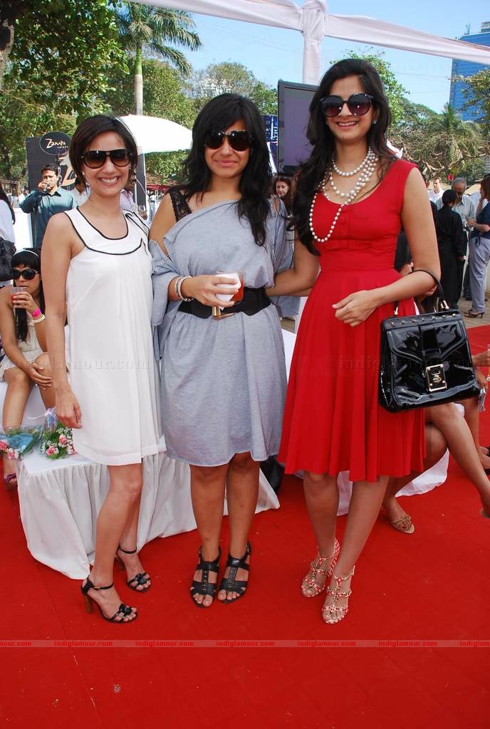 Genelia, Rhea Kapoor (sonia's sis) and Soniya Mehra at Elle Race Event hd photo