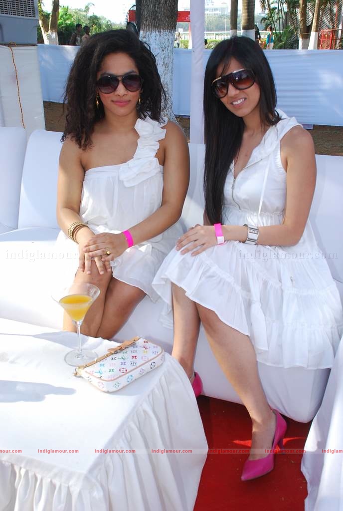 Genelia, Rhea Kapoor (sonia's sis) and Soniya Mehra at Elle Race Event hd photo