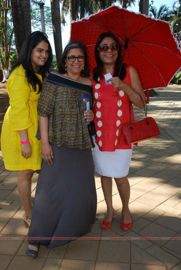 Genelia, Rhea Kapoor (sonia's sis) and Soniya Mehra at Elle Race Event hd photo