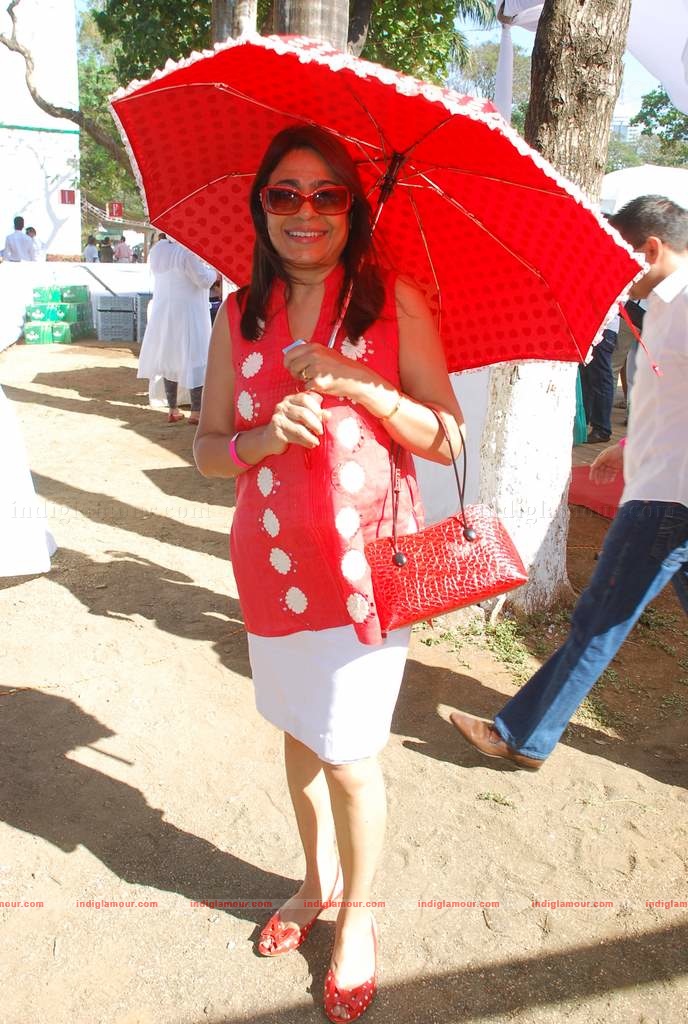 Genelia, Rhea Kapoor (sonia's sis) and Soniya Mehra at Elle Race Event hd photo