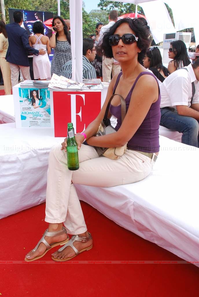 Genelia, Rhea Kapoor (sonia's sis) and Soniya Mehra at Elle Race Event hd photo