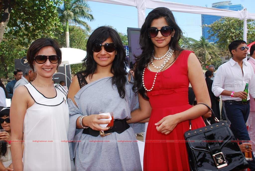 Genelia, Rhea Kapoor (sonia's sis) and Soniya Mehra at Elle Race Event hd photo