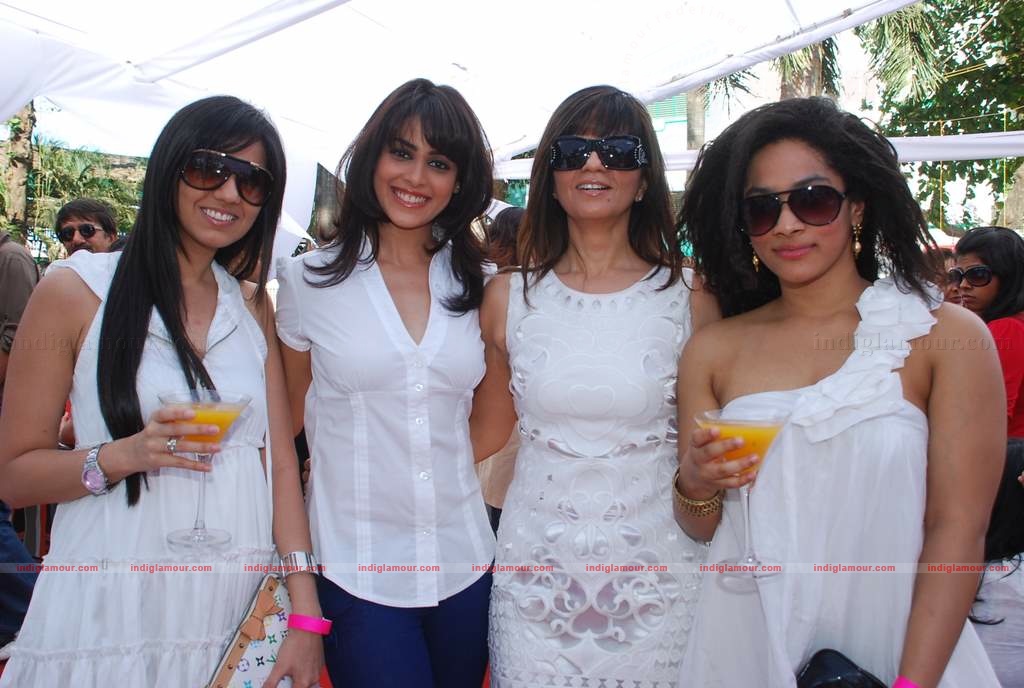 Genelia, Rhea Kapoor (sonia's sis) and Soniya Mehra at Elle Race Event hd photo