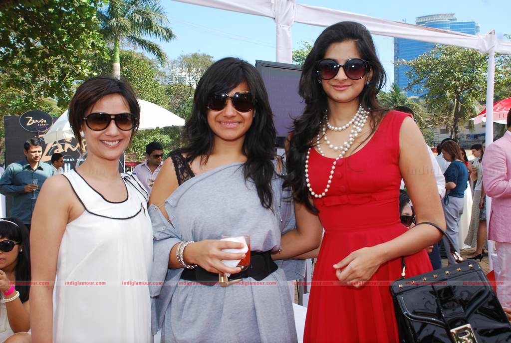 Genelia, Rhea Kapoor (sonia's sis) and Soniya Mehra at Elle Race Event hd photo