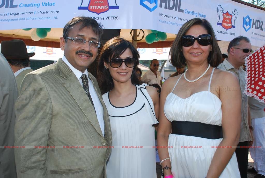 Genelia, Rhea Kapoor (sonia's sis) and Soniya Mehra at Elle Race Event hd photo