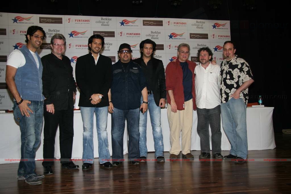 Sharaddha Kapoor and rest of the cast of Teen Patti at Berkley school inauguration Event hd photo