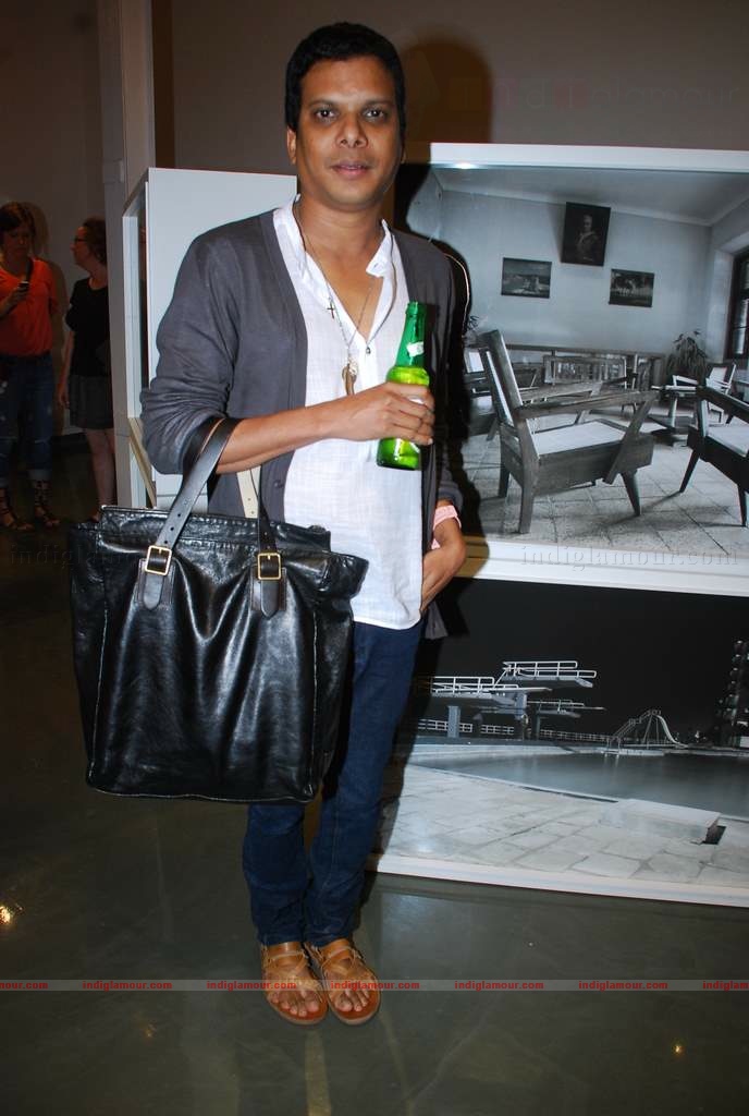 Carol Gracias at Mattheiu Foss art Gallery showcase Event hd photo