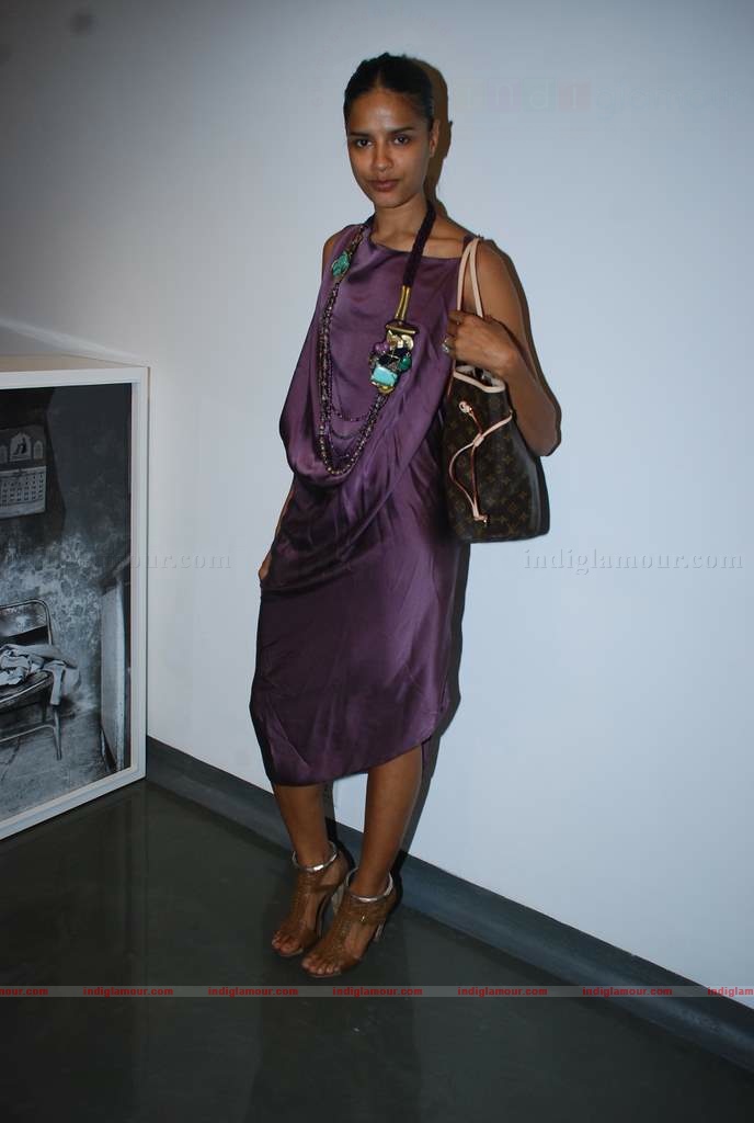 Carol Gracias at Mattheiu Foss art Gallery showcase Event hd photo
