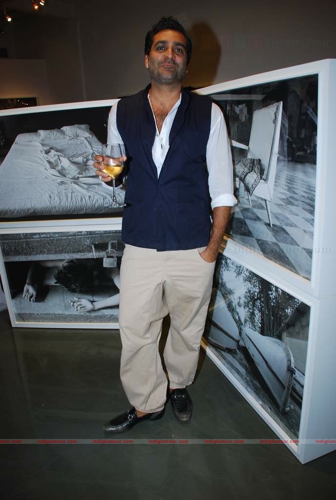 Carol Gracias at Mattheiu Foss art Gallery showcase Event hd photo