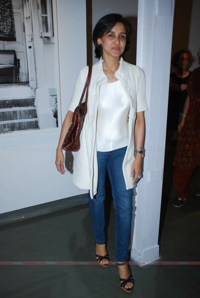 Carol Gracias at Mattheiu Foss art Gallery showcase Event hd photo