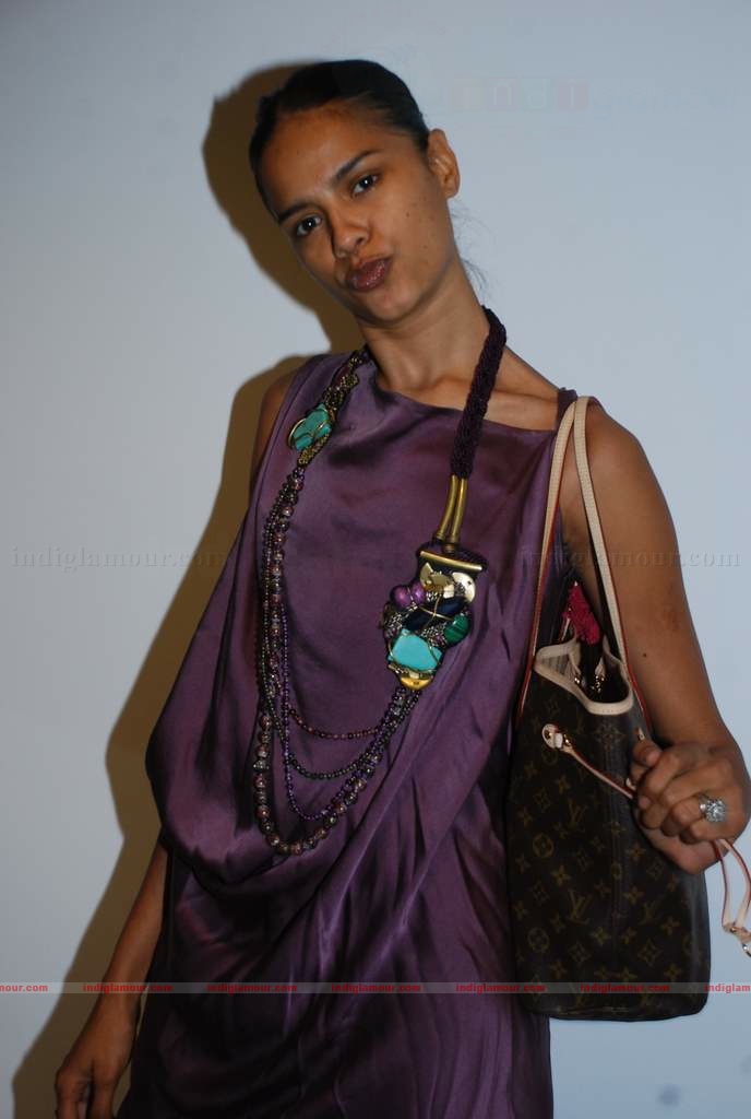 Carol Gracias at Mattheiu Foss art Gallery showcase Event hd photo