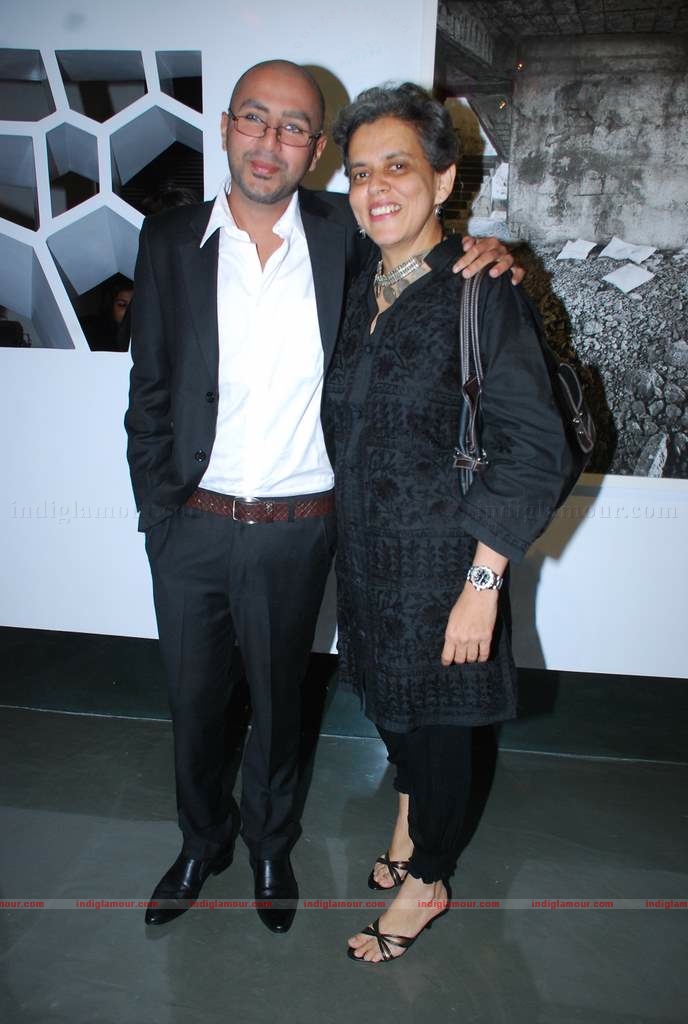 Carol Gracias at Mattheiu Foss art Gallery showcase Event hd photo