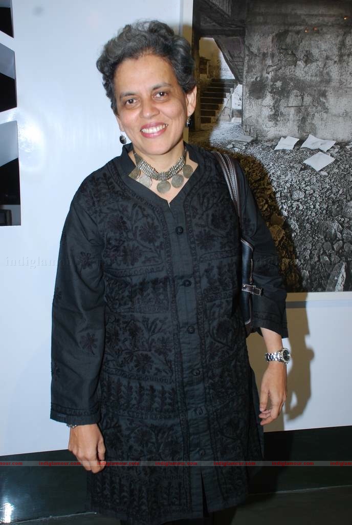 Carol Gracias at Mattheiu Foss art Gallery showcase Event hd photo