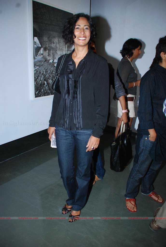 Carol Gracias at Mattheiu Foss art Gallery showcase Event hd photo