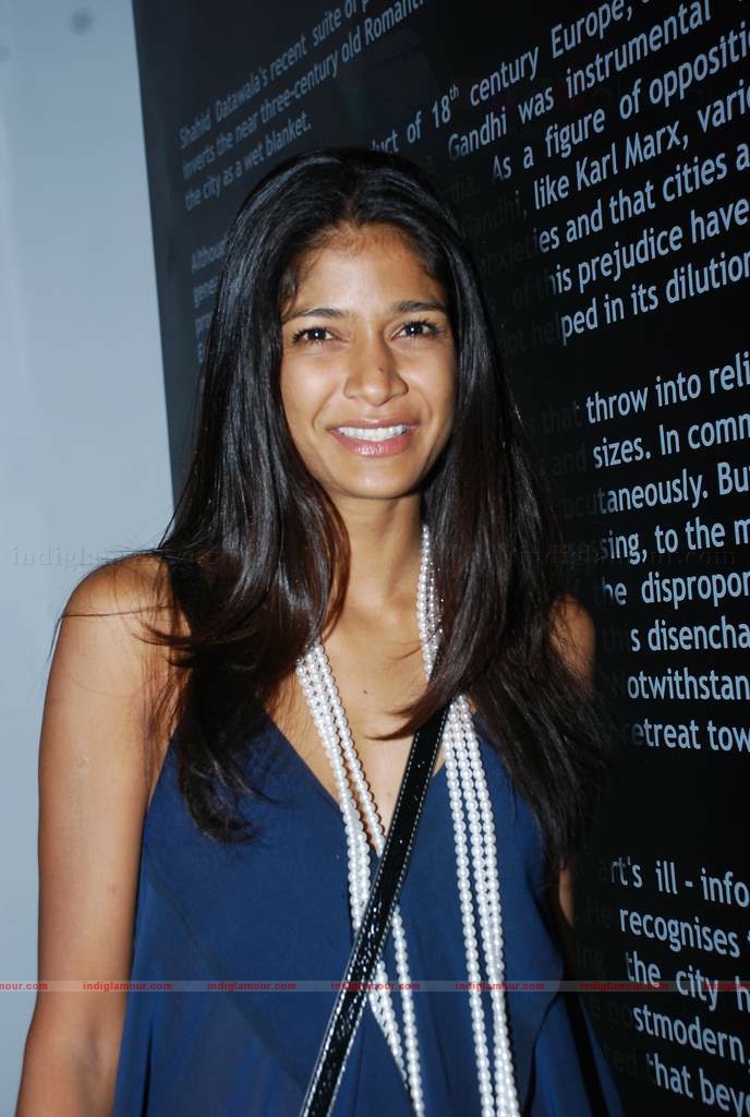 Carol Gracias at Mattheiu Foss art Gallery showcase Event hd photo