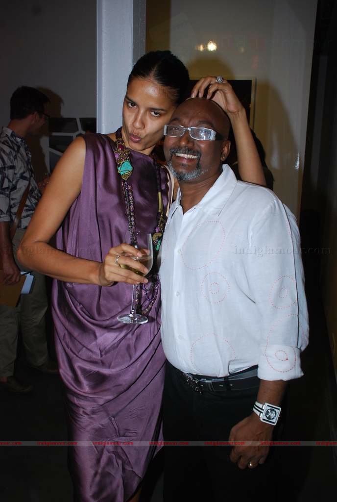 Carol Gracias at Mattheiu Foss art Gallery showcase Event hd photo