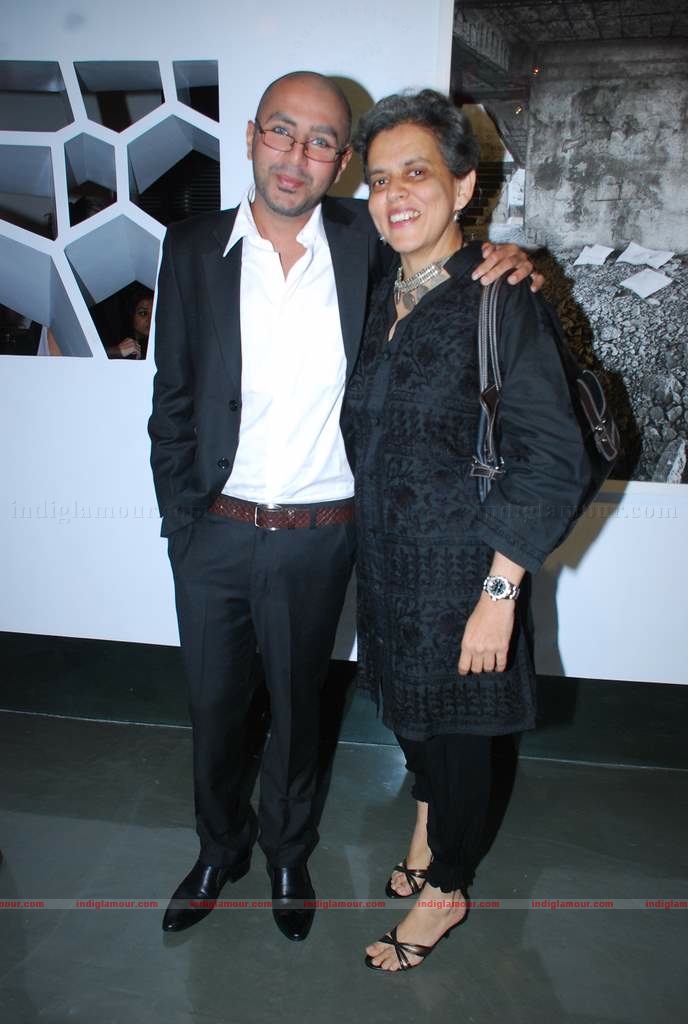 Carol Gracias at Mattheiu Foss art Gallery showcase Event hd photo