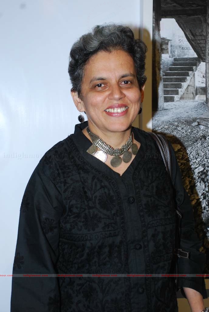 Carol Gracias at Mattheiu Foss art Gallery showcase Event hd photo