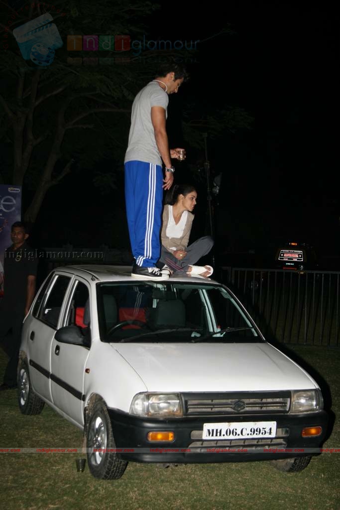 Shahid Genelia on top of a car to promote Chance Pe Dance Event hd photo