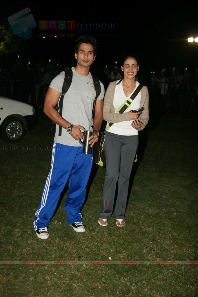 Shahid Genelia on top of a car to promote Chance Pe Dance Event hd photo