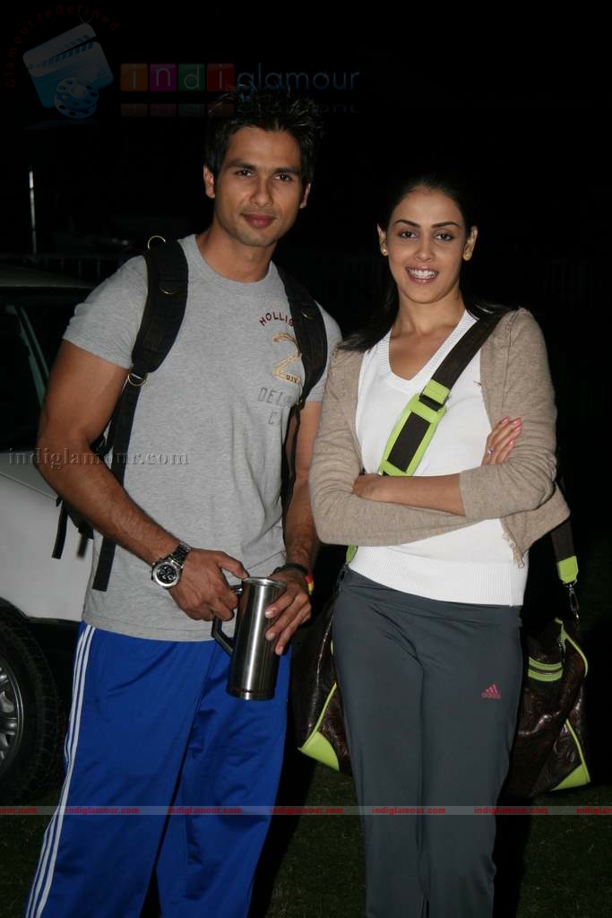 Shahid Genelia on top of a car to promote Chance Pe Dance Event hd photo