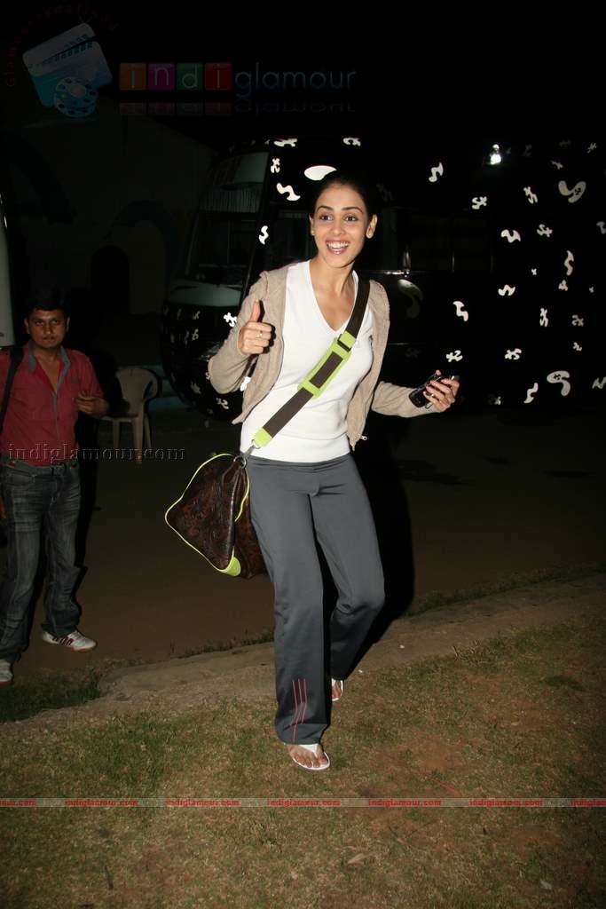 Shahid Genelia on top of a car to promote Chance Pe Dance Event hd photo