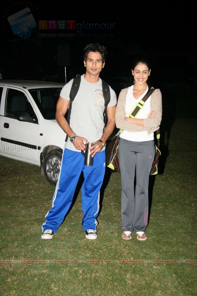 Shahid Genelia on top of a car to promote Chance Pe Dance Event hd photo