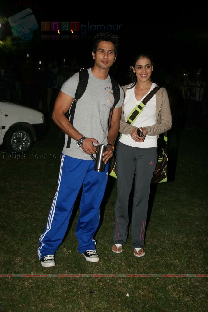 Shahid Genelia on top of a car to promote Chance Pe Dance Event hd photo