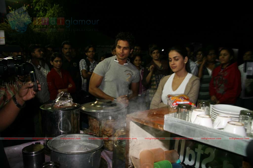 Shahid Genelia on top of a car to promote Chance Pe Dance Event hd photo