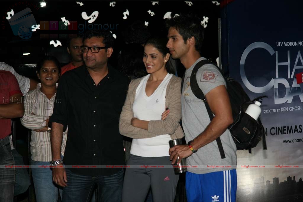 Shahid Genelia on top of a car to promote Chance Pe Dance Event hd photo