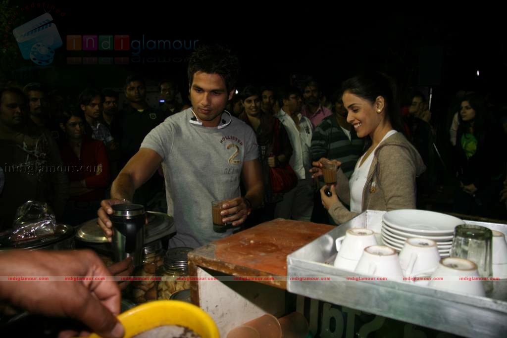 Shahid Genelia on top of a car to promote Chance Pe Dance Event hd photo
