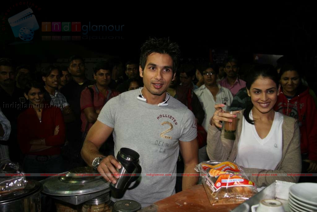 Shahid Genelia on top of a car to promote Chance Pe Dance Event hd photo