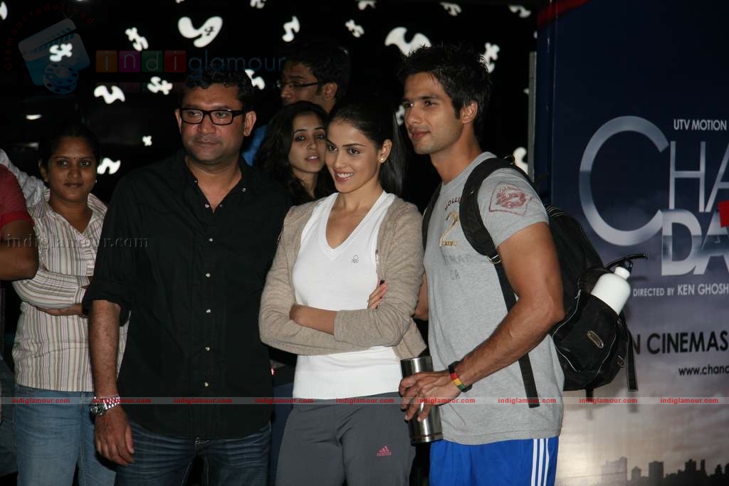 Shahid Genelia on top of a car to promote Chance Pe Dance Event hd photo