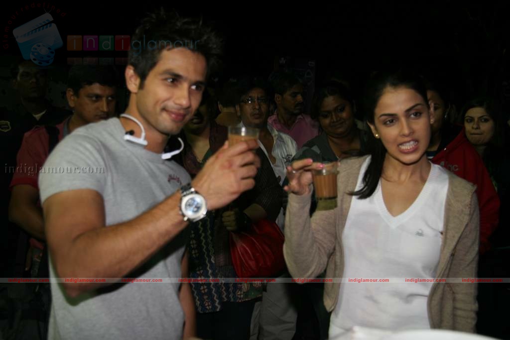 Shahid Genelia on top of a car to promote Chance Pe Dance Event hd photo