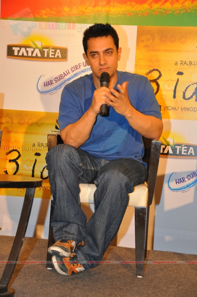 Aamir Khan meet Tata Tea-3 Idiots contest winners Event hd photo