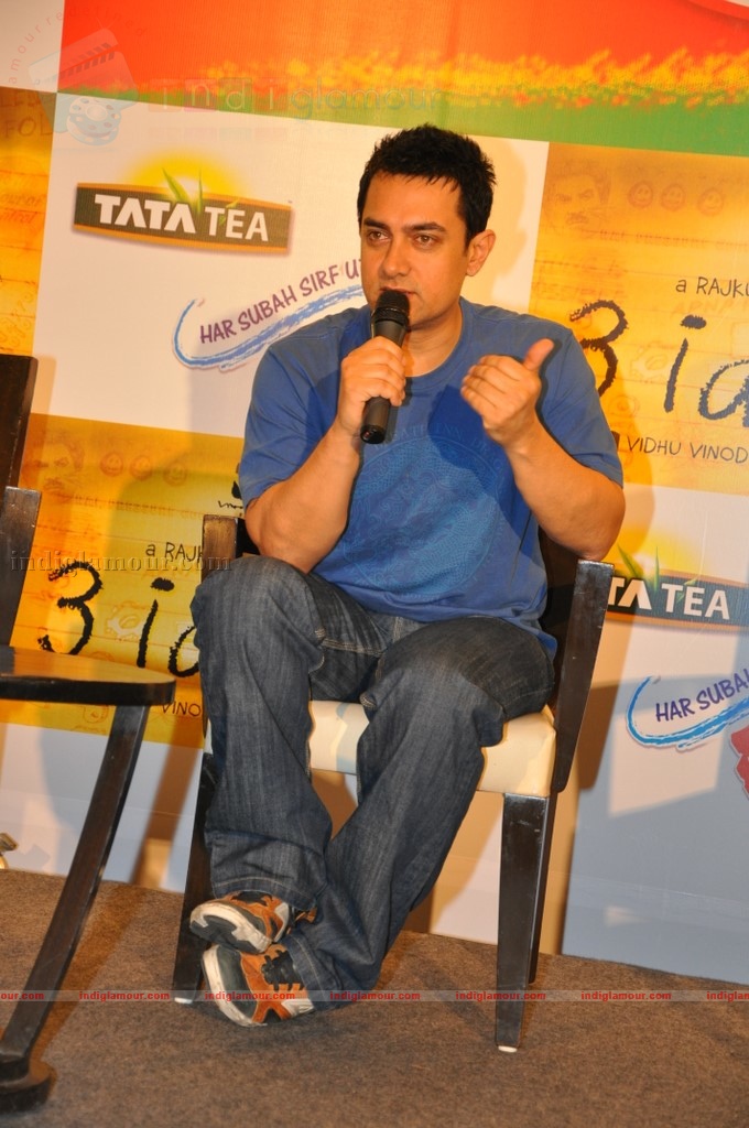 Aamir Khan meet Tata Tea-3 Idiots contest winners Event hd photo